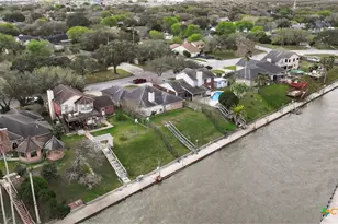 123 E Harbor Dr, Port Lavaca, TX 77979 - Photo 4
