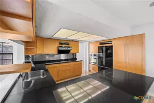 6102 Woodmoor St, San Antonio, TX 78249 - Photo 4