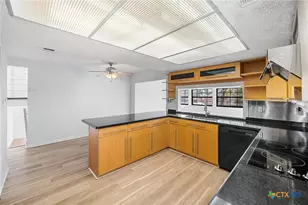 6102 Woodmoor St, San Antonio, TX 78249 - Photo 6