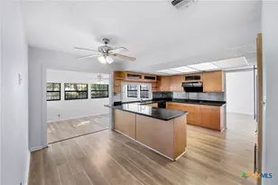 6102 Woodmoor St, San Antonio, TX 78249 - Photo 12