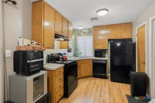 109 Queenswood Trail, Victoria, TX 77901 - Photo 8