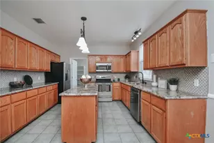 515 Bridle Ln, Victoria, TX 77904 - Photo 8