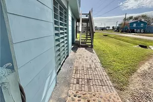 411 W Olive Ave, Port O'Connor, TX 77982 - Photo 10