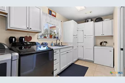 8010 Devonshire Drive, Spring Branch, TX 78070 - Photo 12