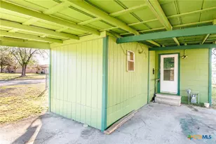 921 Robertson St, Gonzales, TX 78629 - Photo 26
