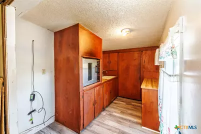 921 Robertson Street, Gonzales, TX 78629 - Photo 8