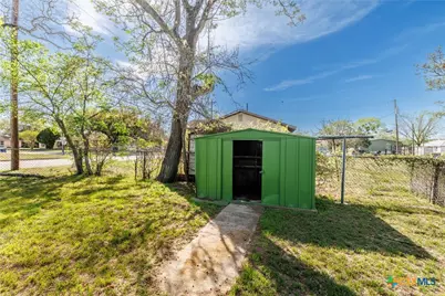 921 Robertson Street, Gonzales, TX 78629 - Photo 30
