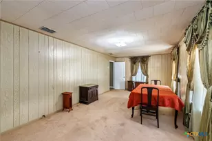 921 Robertson St, Gonzales, TX 78629 - Photo 4