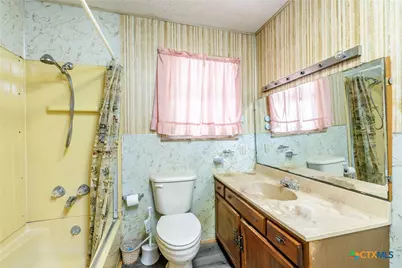 921 Robertson Street, Gonzales, TX 78629 - Photo 14