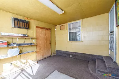 921 Robertson Street, Gonzales, TX 78629 - Photo 24