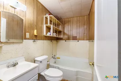 921 Robertson Street, Gonzales, TX 78629 - Photo 18