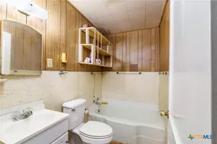 921 Robertson St, Gonzales, TX 78629 - Photo 18