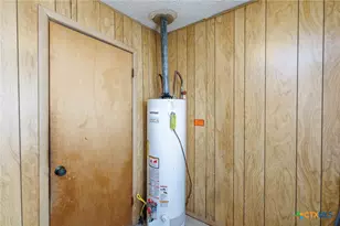 921 Robertson St, Gonzales, TX 78629 - Photo 22