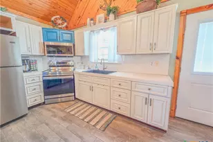 376 Haddock Dr, Palacios, TX 77465 - Photo 10