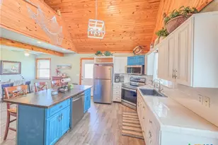 376 Haddock Dr, Palacios, TX 77465 - Photo 8