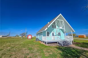 376 Haddock Dr, Palacios, TX 77465 - Photo 2