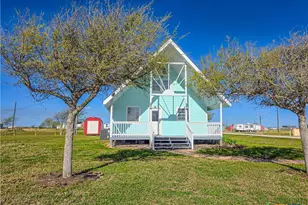 376 Haddock Dr, Palacios, TX 77465 - Photo 2