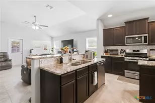 251 Cobble Stone Ct, Victoria, TX 77904 - Photo 8