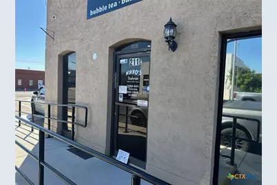 211 E Court Street, Seguin, TX 78155 - Photo 2