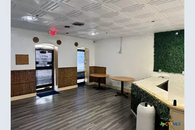 211 E Court Street, Seguin, TX 78155 - Photo 10