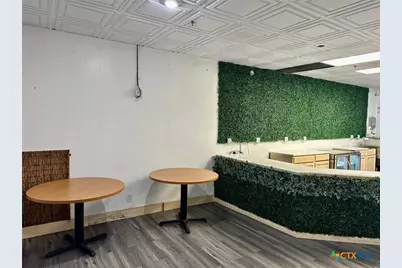 211 E Court Street, Seguin, TX 78155 - Photo 6