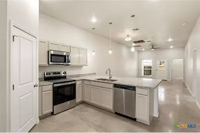 406 W Avenue C, Copperas Cove, TX 76522 - Photo 4