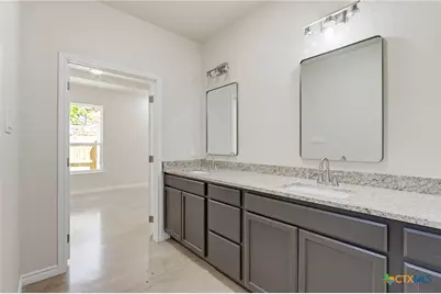 410 W Avenue C, Copperas Cove, TX 76522 - Photo 14