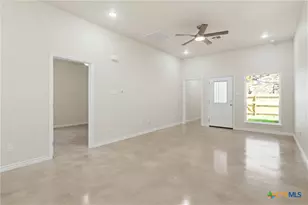 410 W Avenue C, Copperas Cove, TX 76522 - Photo 4