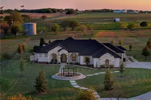 173 Via Lago, Belton, TX 76513 - Photo 1