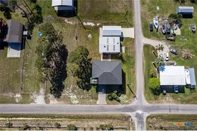 211 W Taylor Avenue, Port O'Connor, TX 77982 - Photo 2