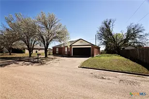 809 Steven St, Troy, TX 76579 - Photo 2