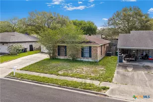 202 Georgia Ln, Victoria, TX 77901 - Photo 2