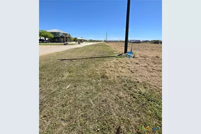 1609 W Cleveland Avenue, Seadrift, TX 77983 - Photo 6