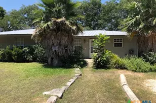 310 Brackenridge Ln, Seguin, TX 78155 - Photo 6