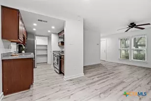 8406 Lyndon Ln, Austin, TX 78729 - Photo 8