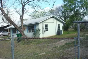 602 Silva St, Seguin, TX 78155 - Photo 2