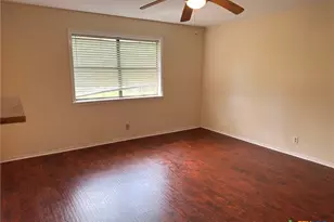 121 Byron Ln, Victoria, TX 77901 - Photo 6