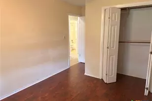 121 Byron Ln, Victoria, TX 77901 - Photo 10