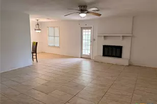 121 Byron Ln, Victoria, TX 77901 - Photo 4