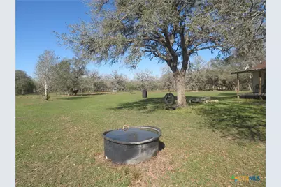 1923 Co Rd 286, Edna, TX 77957 - Photo 12