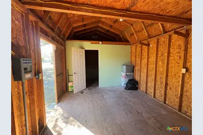 202 W Cleveland Avenue, Seadrift, TX 77983 - Photo 8