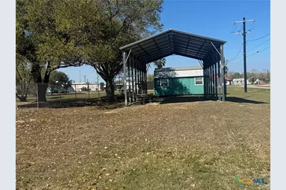 202 W Cleveland Avenue, Seadrift, TX 77983 - Photo 2