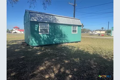 202 W Cleveland Avenue, Seadrift, TX 77983 - Photo 4