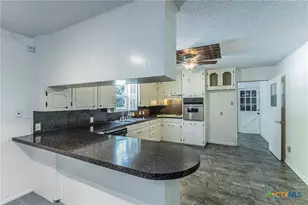 1808 N Beal St, Belton, TX 76513 - Photo 6