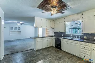 1808 N Beal St, Belton, TX 76513 - Photo 8