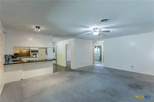 1808 N Beal St, Belton, TX 76513 - Photo 4