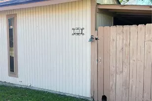 1051 Country Club Dr, Seguin, TX 78155 - Photo 16