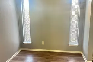 1051 Country Club Dr, Seguin, TX 78155 - Photo 8