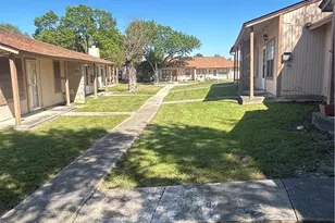 1051 Country Club Dr, Seguin, TX 78155 - Photo 18