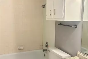 1051 Country Club Dr, Seguin, TX 78155 - Photo 10